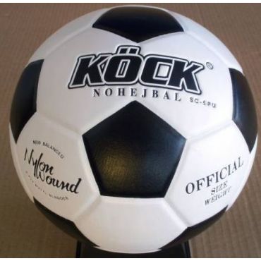 Nohejbalový míč Köck z kategorie .