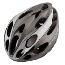 Přilba Mango New Age stříbrná Nový model MTB přilby pro náročnější uživatele. Řada větracích otvorů, štítek a nejnovější...  